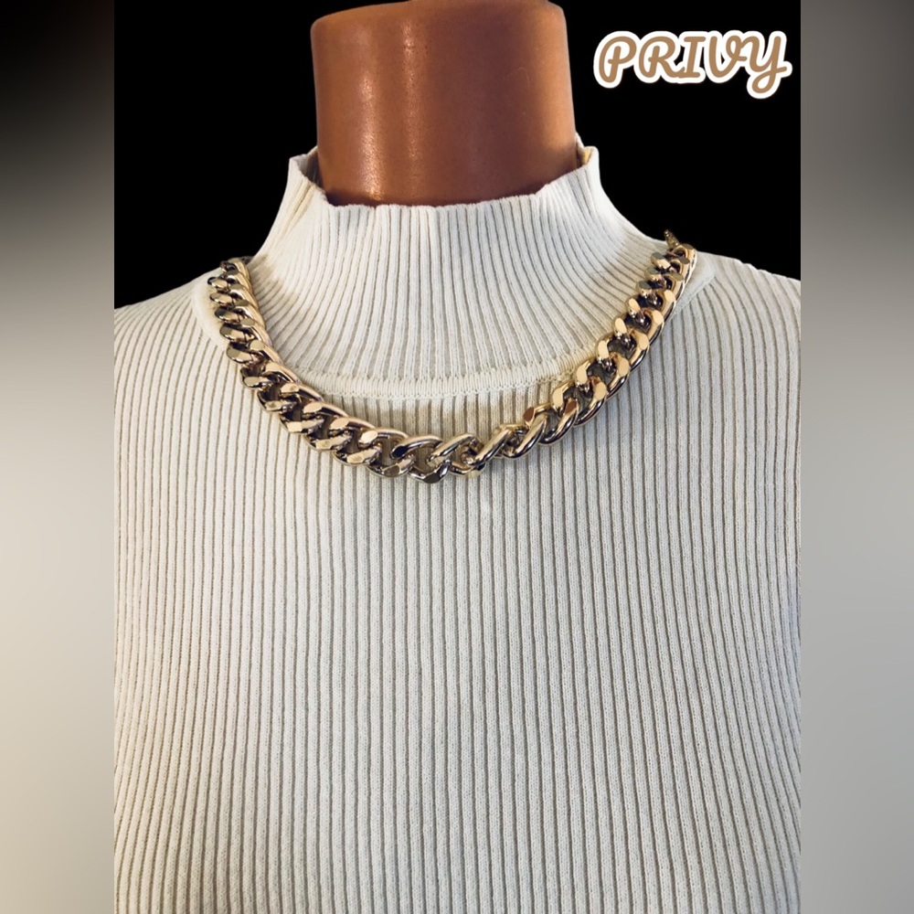 PRIVY•PRIVATELY PRIVILEGED•NWT•CROPPED•GOLD CHAIN ACCENT•LONG SLEEVE - Picture 2 of 7